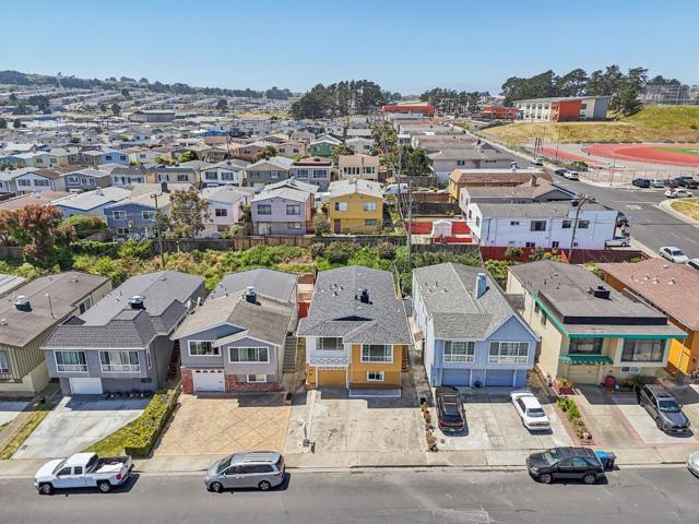 318 Saint Francis Boulevard, Daly City CA: https://media.crmls.org/mediaz/a5d8c0f1-960a-483c-8051-b723c1798b38.jpg