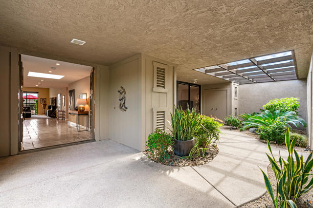 132 Columbia Drive, Rancho Mirage CA: https://media.crmls.org/mediaz/a5d944f9-0430-4c5e-84fa-ae075eb5e2bd.jpg