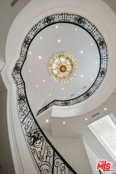 1021 N Crescent Drive, Beverly Hills CA: https://media.crmls.org/mediaz/a5d99485-beb9-475c-a03e-923580e2afdb.jpg