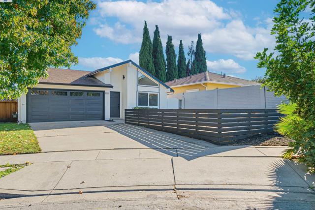 3790 Ruskin Pl, Fremont CA: https://media.crmls.org/mediaz/a5da4076-2da2-478f-8052-f1e72ef82664.jpg