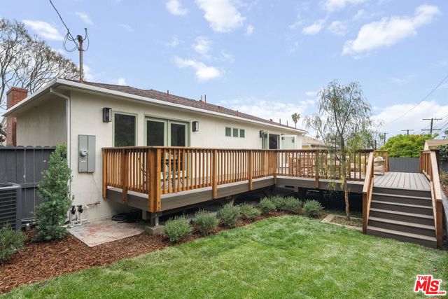 5215 Parkglen Avenue, Los Angeles CA: https://media.crmls.org/mediaz/a5dac0d1-2b68-4c25-ae6a-f03331746888.jpg
