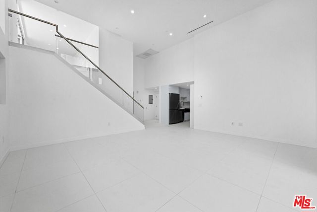 621 N Kings Road, West Hollywood CA: https://media.crmls.org/mediaz/a5dbc922-27aa-4531-8d0c-825d4b8e4827.jpg