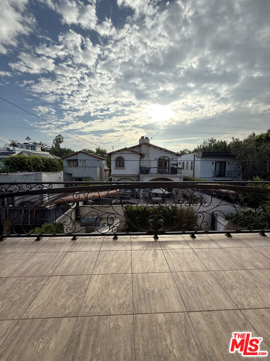 https://media.crmls.org/mediaz/a5dc825a-ad8b-4d0a-8136-411f3eee5e1f.jpg?preset=X-Large