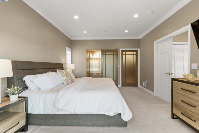 674 Corona Dr, Pacifica CA: https://media.crmls.org/mediaz/a5dcb514-a0ac-490d-87f2-f7e205ec8967.jpg