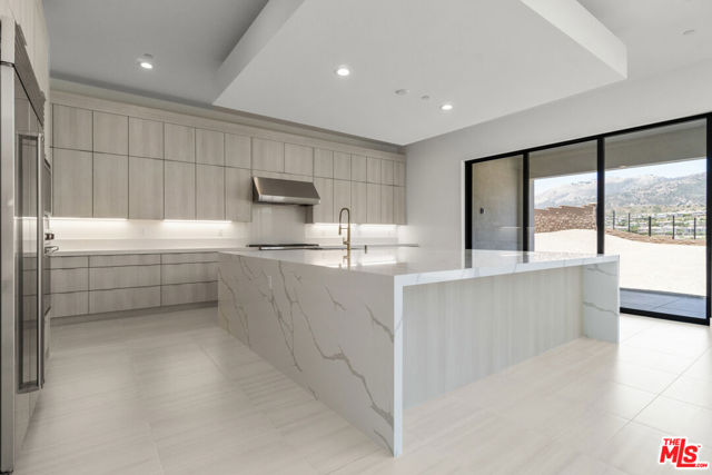 20115 W Galway Lane, Porter Ranch CA: https://media.crmls.org/mediaz/a5dd454b-56ad-40c3-9d47-2a5d8b6d7417.jpg