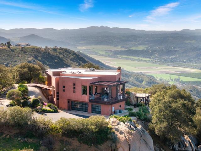 19210 Highland Hills Dr, Ramona CA: https://media.crmls.org/mediaz/a5dd4849-d8a7-4c0f-80c3-3a36d774ce1e.jpg