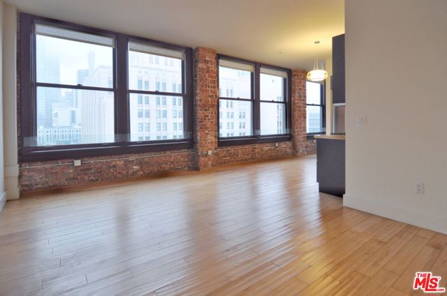460 S Spring Street, Los Angeles CA: https://media.crmls.org/mediaz/a5dd9be1-8811-4b98-b3cf-4566be589ff9.jpg