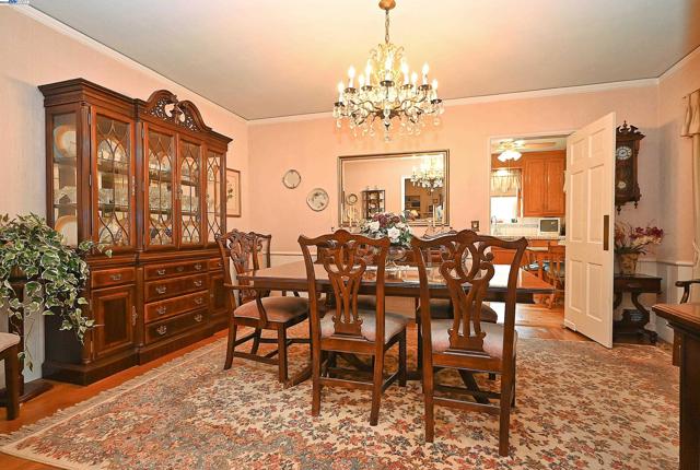 1380 E Juana Ave, San Leandro CA: https://media.crmls.org/mediaz/a5ddc72d-d6fd-4644-acce-b577bcc69757.jpg