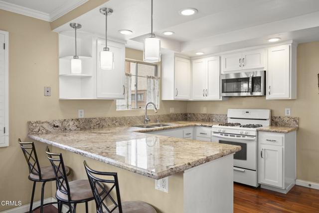 691 County Square Drive, Ventura CA: https://media.crmls.org/mediaz/a5ddc8d8-0796-4409-8ee1-f4591288ae90.jpg