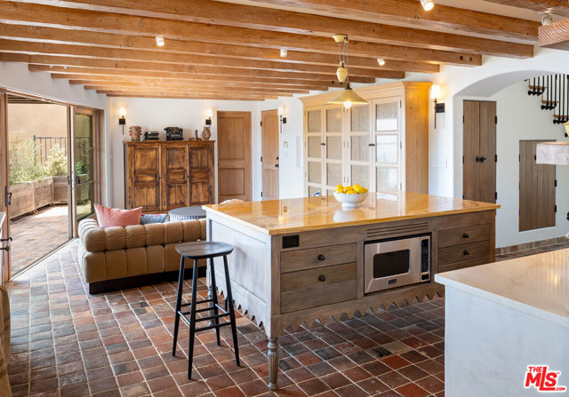 791 Nyes Place, Laguna Beach CA: https://media.crmls.org/mediaz/a5de114f-d104-4cee-8a19-40b0e5c98b23.jpg