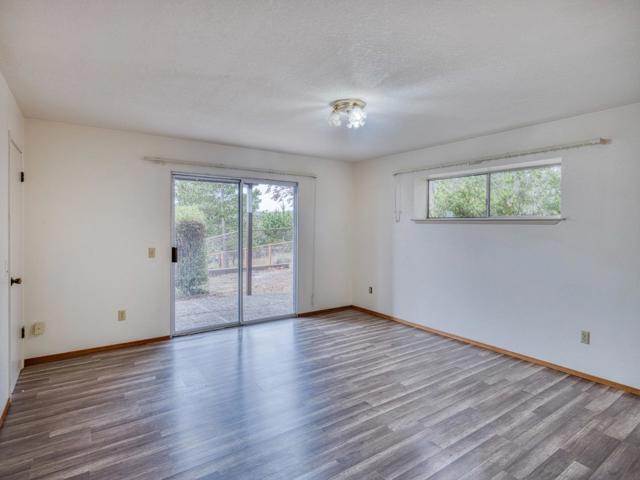 15 Pinehill Way, Monterey CA: https://media.crmls.org/mediaz/a5de7d44-9e84-4379-bcbb-ec29b54d2233.jpg
