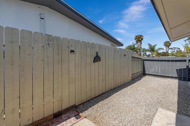 4440 42 Clairemont Dr, San Diego CA: https://media.crmls.org/mediaz/a5decc7d-32b6-4571-9186-d495131e6f57.jpg