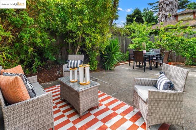 3058 Berlin Way, Oakland CA: https://media.crmls.org/mediaz/a5deedf6-f5f0-4b22-93aa-3e5797fa66d1.jpg