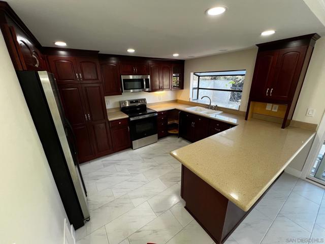 11524 Azucena Dr, San Diego CA: https://media.crmls.org/mediaz/a5df14f7-974b-4244-ac9d-7d6d89c2152c.jpg