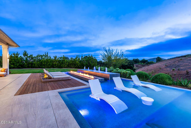 2111 High Knoll Circle, Thousand Oaks CA: https://media.crmls.org/mediaz/a5df5936-a2a2-4b42-b570-77bca20895a2.jpg