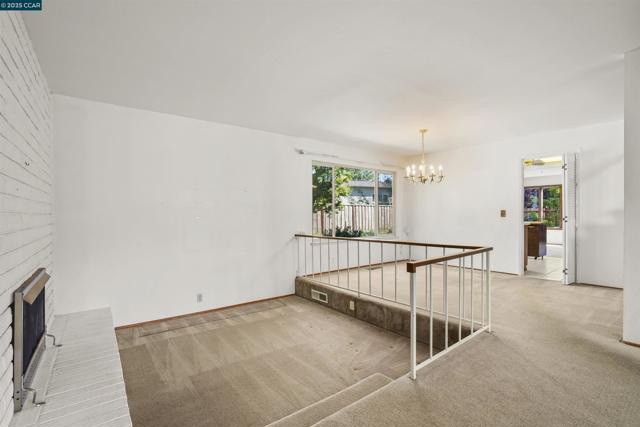 220 Daylight Pl, Danville CA: https://media.crmls.org/mediaz/a5e00097-b8e2-4299-80e0-4e3d754807ea.jpg