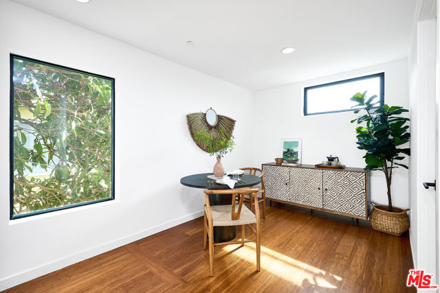 746 Brooks Avenue, Venice CA: https://media.crmls.org/mediaz/a5e03931-3175-4cb1-a08c-6bff981abbd1.jpg