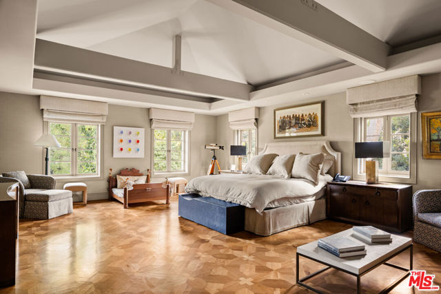 4009 Valley Meadow Road, Encino CA: https://media.crmls.org/mediaz/a5e0a71a-be39-4fd0-a47c-d1002b2d2058.jpg