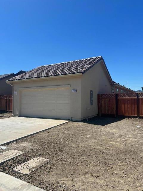 789 Aurora Way, King City CA: https://media.crmls.org/mediaz/a5e0c821-021c-4052-a542-b7727a489022.jpg