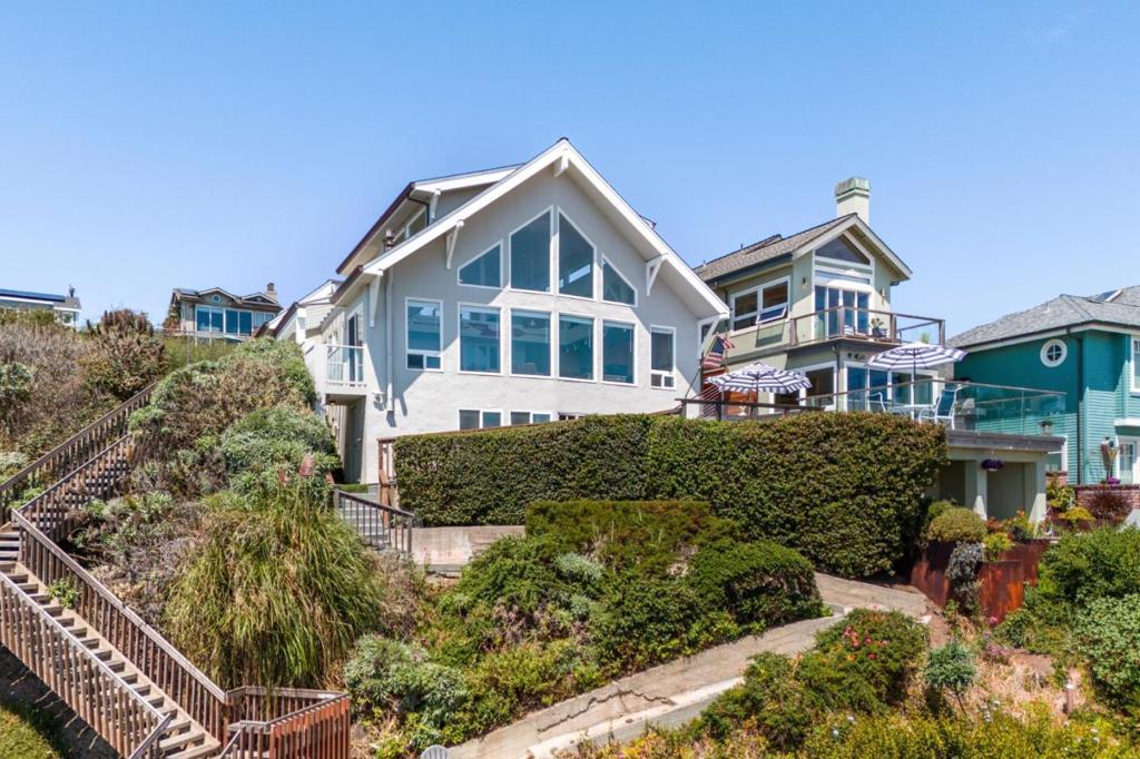 A5E0D183 0350 40E5 A2F4 9754692185Fd 4920 Cliff Drive, Capitola, Ca 95010 &Lt;Span Style='BackgroundColor:transparent;Padding:0Px;'&Gt; &Lt;Small&Gt; &Lt;I&Gt; &Lt;/I&Gt; &Lt;/Small&Gt;&Lt;/Span&Gt;