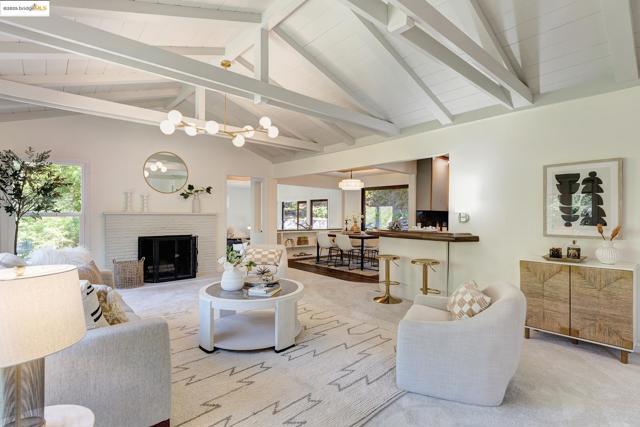 3 Mountain View Pl, Lafayette CA: https://media.crmls.org/mediaz/a5e0e2e1-15ad-42fe-9d21-e27ccd84a439.jpg