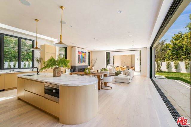 1749 Mandeville Lane, Los Angeles CA: https://media.crmls.org/mediaz/a5e14f6f-75f0-4501-8381-96f1ff9e1db6.jpg