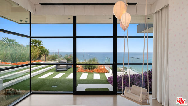 5012 Carbon Beach Terrace, Malibu CA: https://media.crmls.org/mediaz/a5e15e06-3c18-44f2-8162-c8e2ba02fed9.jpg
