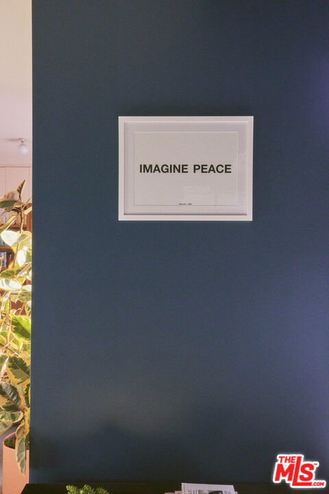 906 Superba Avenue, Venice CA: https://media.crmls.org/mediaz/a5e16de5-3a09-4149-a6ef-fd16a437d098.jpg