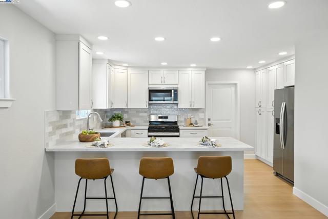 5525 Roosevelt Pl, Fremont CA: https://media.crmls.org/mediaz/a5e1d038-5ffb-4460-be10-18b4be669fa2.jpg
