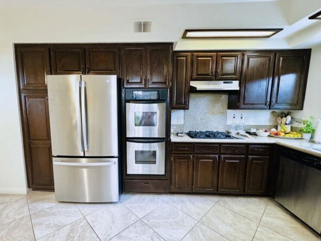 Detail Gallery Image 7 of 24 For 1984 Casablanca Ct, Vista,  CA 92081 - 3 Beds | 2/1 Baths