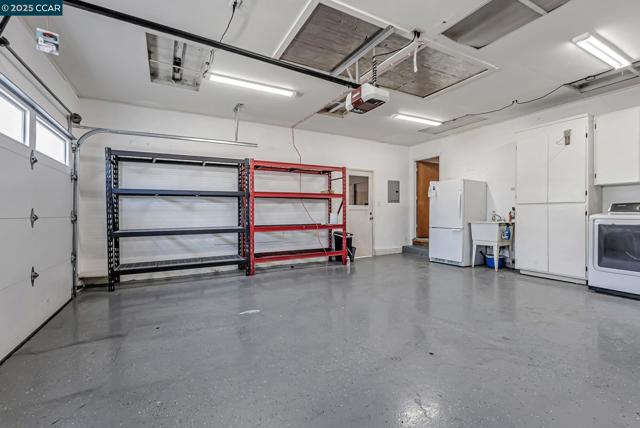 5891 Caulfield Dr, Clayton CA: https://media.crmls.org/mediaz/a5e1f3ba-8575-4344-af81-3fa850cc37bc.jpg