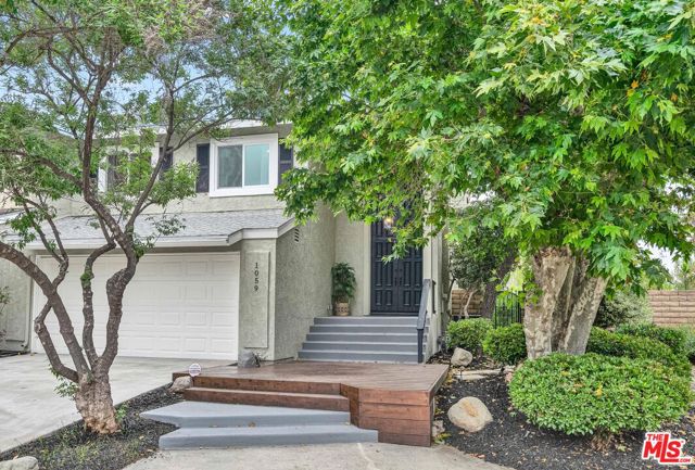 1059 Hillview Circle, Simi Valley CA: https://media.crmls.org/mediaz/a5e28bbd-b24d-402b-a851-ce75e72a82ea.jpg