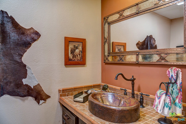 1597 E Sierra Way, Palm Springs CA: https://media.crmls.org/mediaz/a5e2e6c5-bbfc-4980-a22a-f032ef7b6eab.jpg