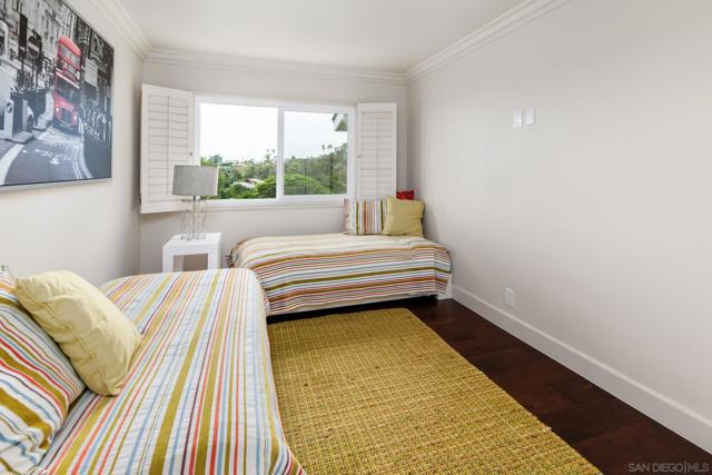 5614 Caminito Herminia, La Jolla CA: https://media.crmls.org/mediaz/a5e37135-9f91-462f-b4c6-c09f7ca8f91c.jpg
