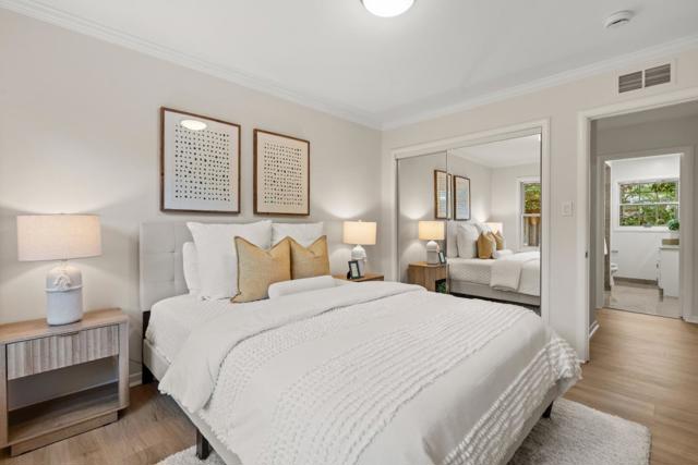 332 Camino Al Lago, Menlo Park CA: https://media.crmls.org/mediaz/a5e37c4b-fd80-4a20-b8b4-1d70aa201f9e.jpg