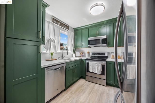 21564 Meekland ave, Hayward CA: https://media.crmls.org/mediaz/a5e43152-5b82-40c8-bae3-d15f1ab3f43e.jpg