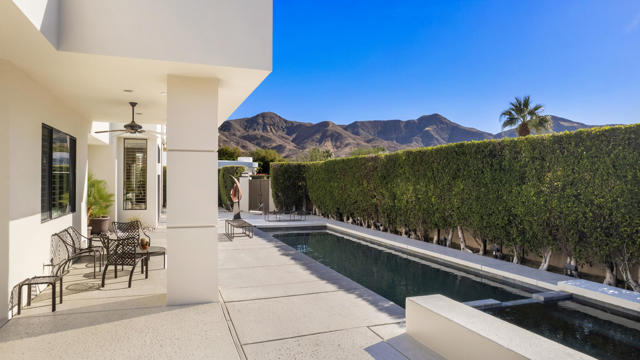 900 Dogwood Circle E, Palm Springs, CA 92264