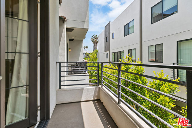 5934 W Luna Parkway, Los Angeles CA: https://media.crmls.org/mediaz/a5e4eab2-1bff-4c8a-afa9-93e93183cd24.jpg