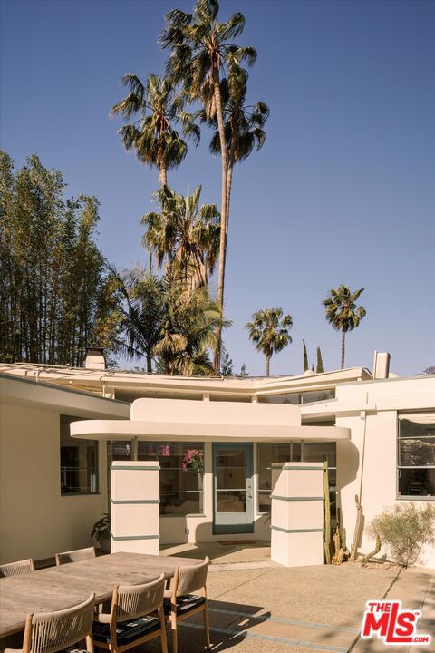 947 N Martel Avenue, Los Angeles CA: https://media.crmls.org/mediaz/a5e53474-1e3a-4926-ac21-dbed0dc053a6.jpg