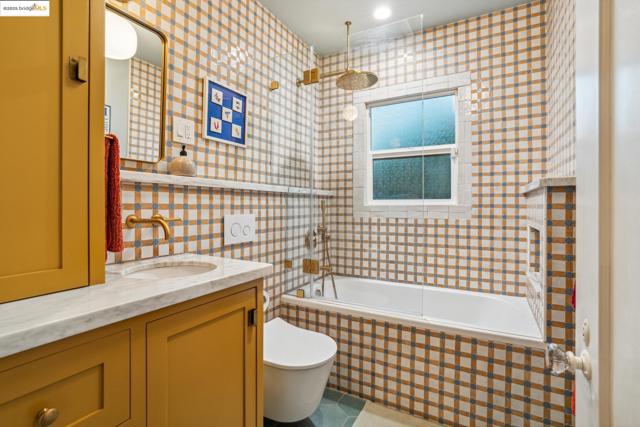 3701 Midvale Ave, Oakland CA: https://media.crmls.org/mediaz/a5e53b5f-7013-45f5-864e-a2fb1c20bd7f.jpg