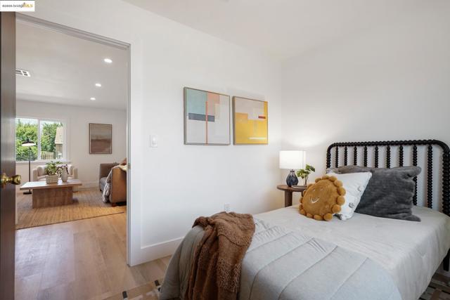 278 Cairo Rd, Oakland CA: https://media.crmls.org/mediaz/a5e5d8f8-a2df-4657-ab9b-7dc45e19c40e.jpg