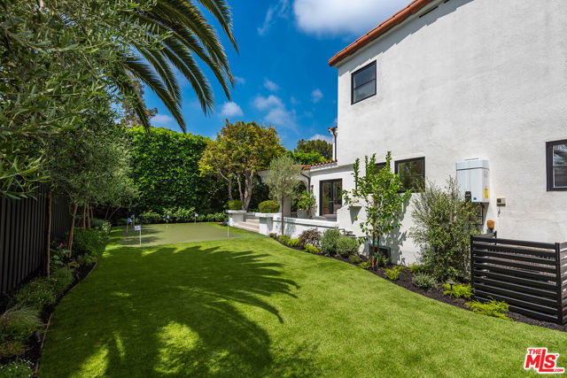 14226 Chandler Boulevard, Sherman Oaks CA: https://media.crmls.org/mediaz/a5e655b9-420f-4006-8317-d4710c662280.jpg