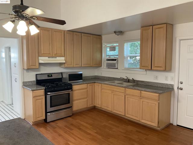 512 E St., Antioch CA: https://media.crmls.org/mediaz/a5e65e04-fcee-421a-8ff6-466cdfeef07c.jpg