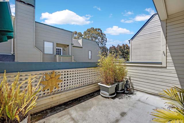3754 N Stoneglen, Richmond CA: https://media.crmls.org/mediaz/a5e75168-a78d-4cfa-b4ca-2f57bc4d0e04.jpg