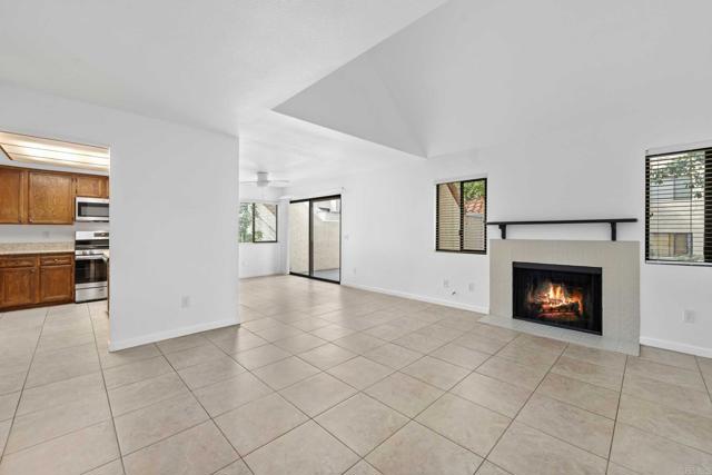 Detail Gallery Image 30 of 30 For 337 N Melrose Dr #E,  Vista,  CA 92083 - 2 Beds | 2 Baths