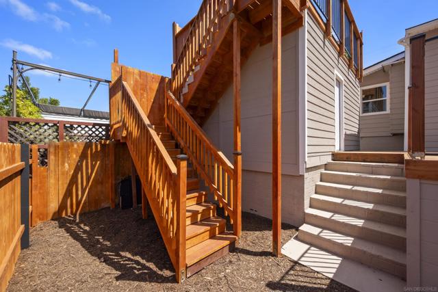3675 Herbert St, San Diego CA: https://media.crmls.org/mediaz/a5e8122f-44de-4ff8-9d06-3837c7bfe0e8.jpg