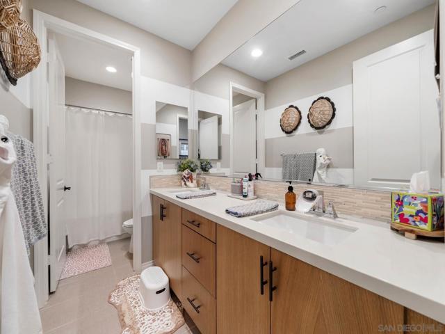 916 Camino Aldea, Chula Vista CA: https://media.crmls.org/mediaz/a5e8477e-b00f-405f-9e81-4ea80e1b7853.jpg