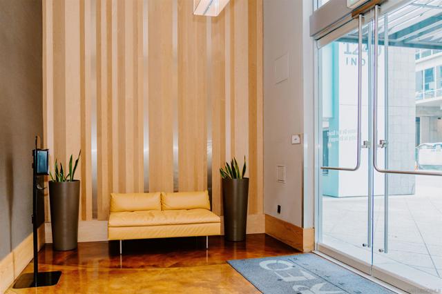 1240 India St, San Diego CA: https://media.crmls.org/mediaz/a5e899fd-8531-44be-bd8f-802f877dea7b.jpg