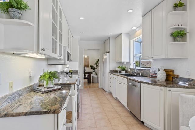 41938 Via San Carlos, Fremont CA: https://media.crmls.org/mediaz/a5e8bafb-dd1c-4529-8bb2-a24b6e3493a0.jpg