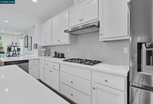 320 E Angelina Ave, Mountain House CA: https://media.crmls.org/mediaz/a5e9ff23-116b-42e7-805d-814cede9a872.jpg